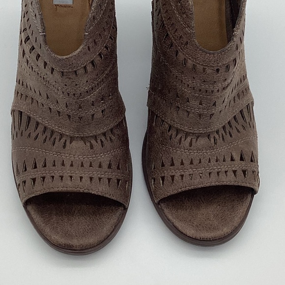 1725. Not Rated Brown Bootie NWOT Size 9 - Picture 4 of 8